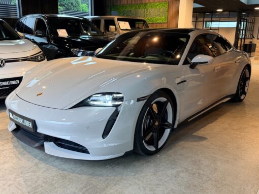 Porsche-Taycan Turbo-546402682